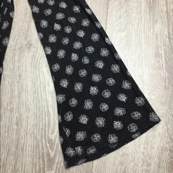 Mudd Long Sleeved Strappy Front Top L - Picture 7 of 7